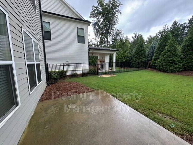 Building Photo - 705 Fieldcrest Park Ln