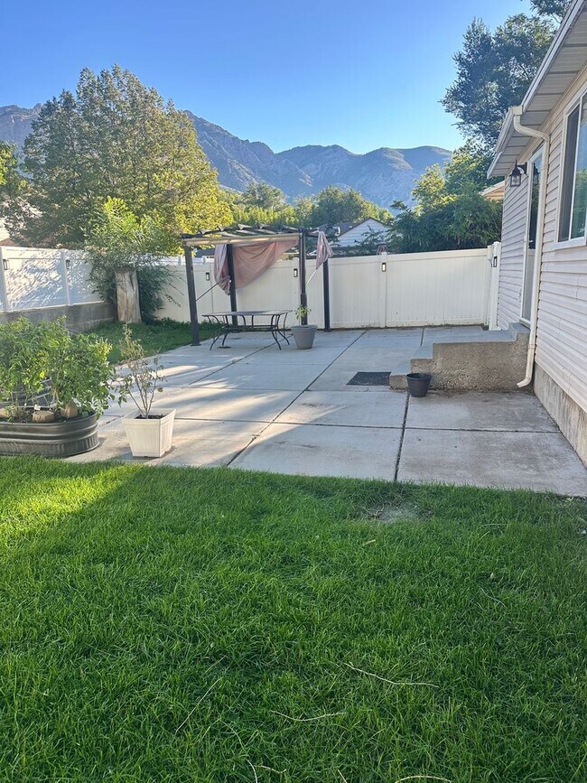 Building Photo - Beautiful Home For Rent!