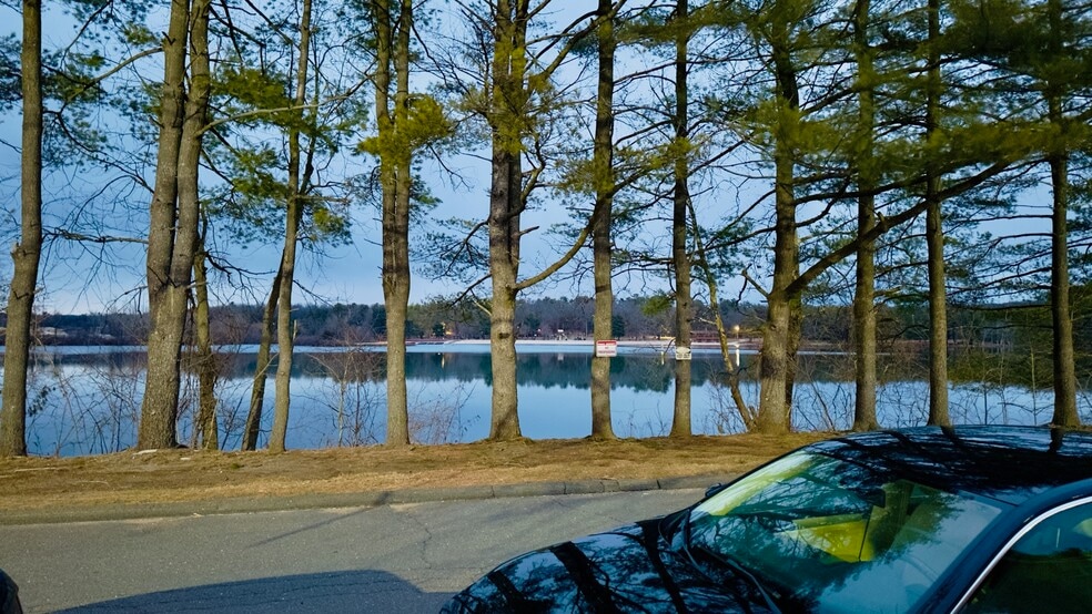 Building Photo - 33 Grandview Dr