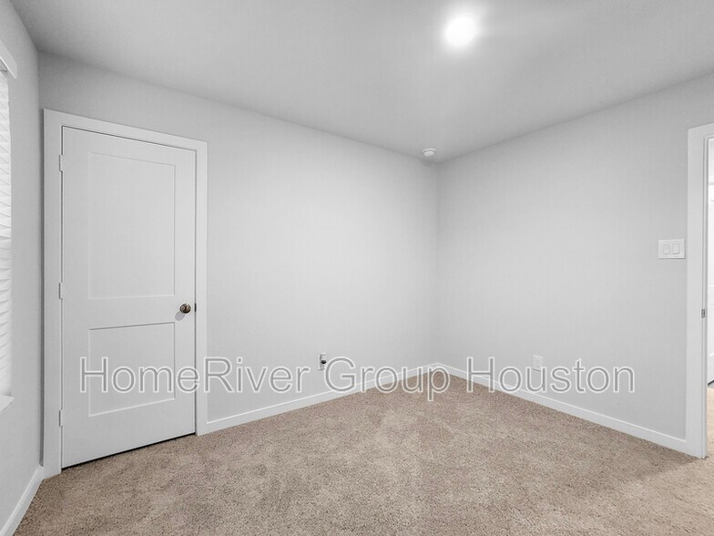 Building Photo - 10759 Red Flagstone Dr
