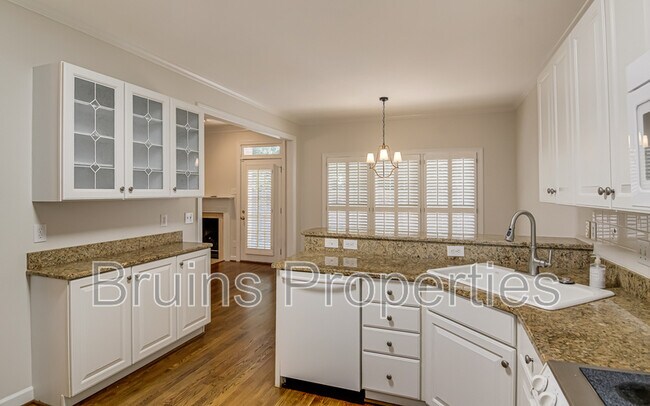 Building Photo - 8 Indigo Cove