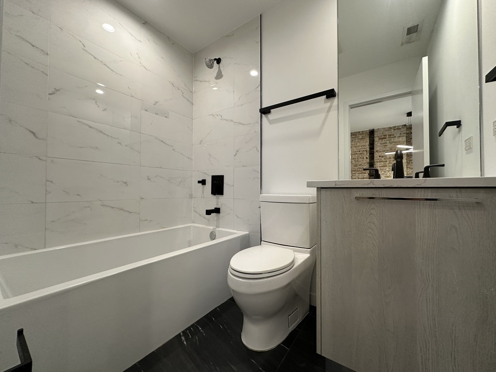 Building Photo - 2743 W Division St