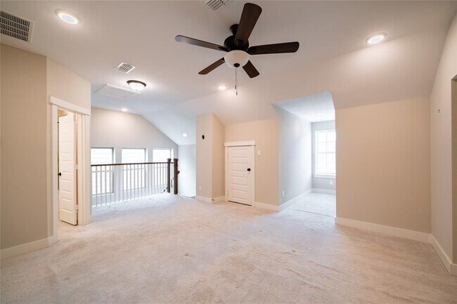 Building Photo - 10922 Brambling Wood Dr