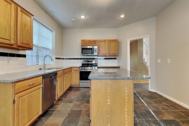 Building Photo - 6 E Summer Storm Cir