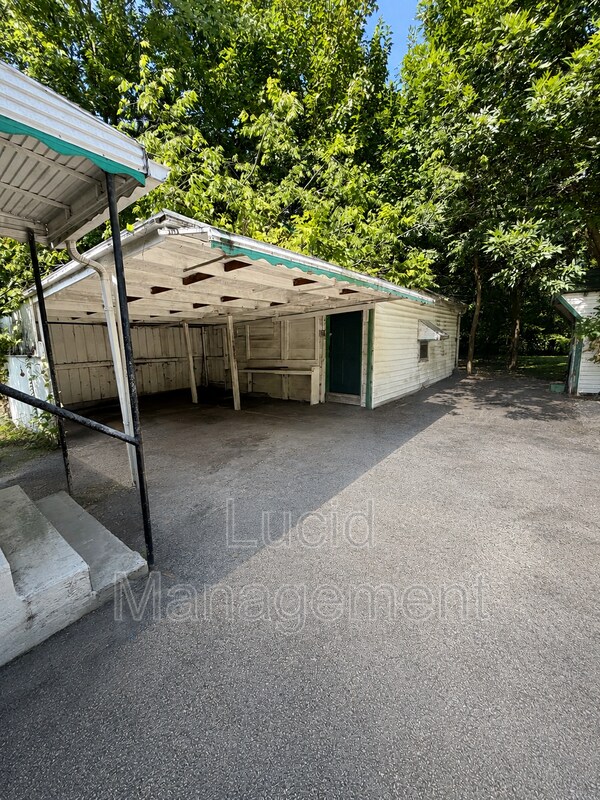 Building Photo - 1221 Vim Dr