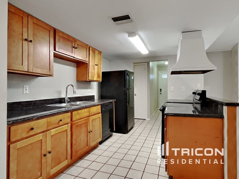 Building Photo - 11404 Larkwood Way