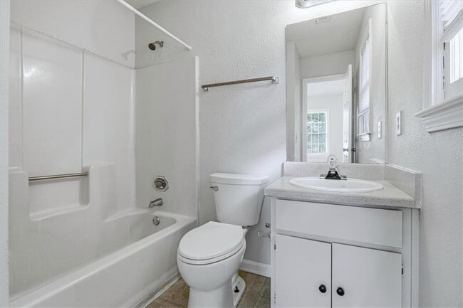Building Photo - 1337 Sweet Pine Dr