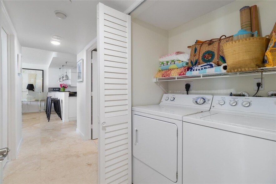 Building Photo - 6917 Collins Ave