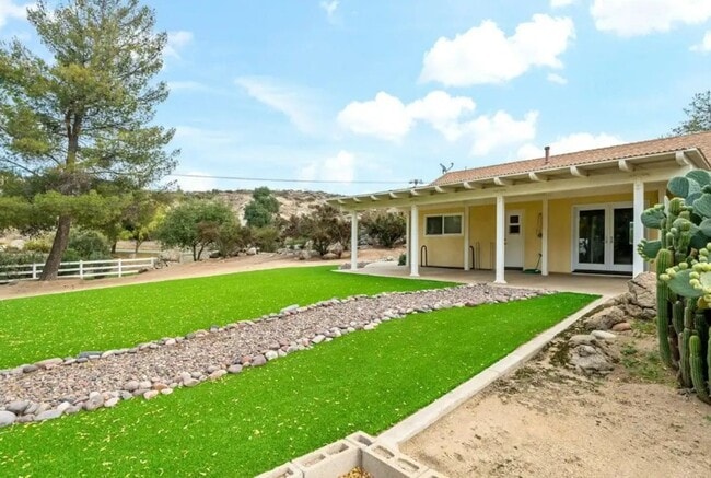Building Photo - 3 Bedroom 2 Bathroom Home in Wine Country!