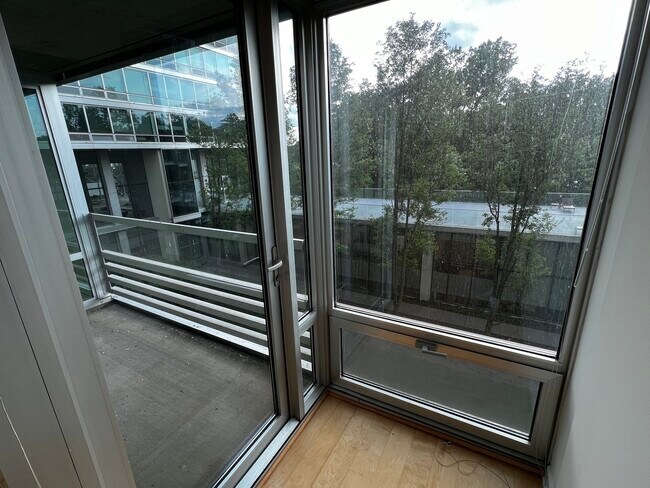 Building Photo - 9655 Woods Dr