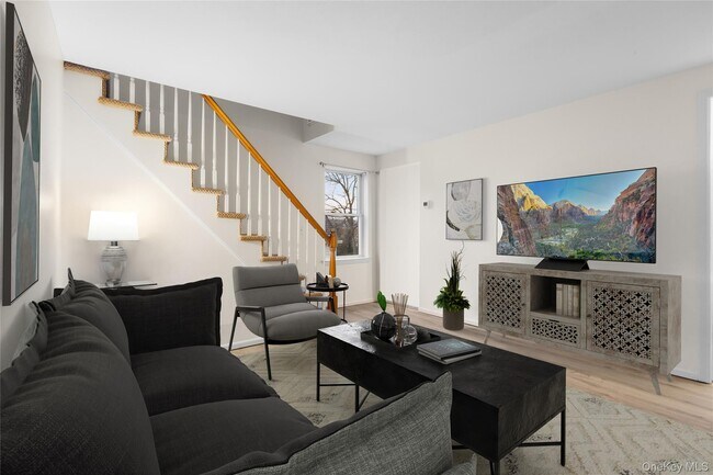 Building Photo - 17 Fairview St