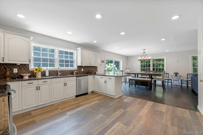 Building Photo - 405 The Short Ln