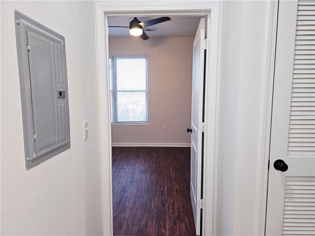 Building Photo - 870 Mayson Turner Rd NW