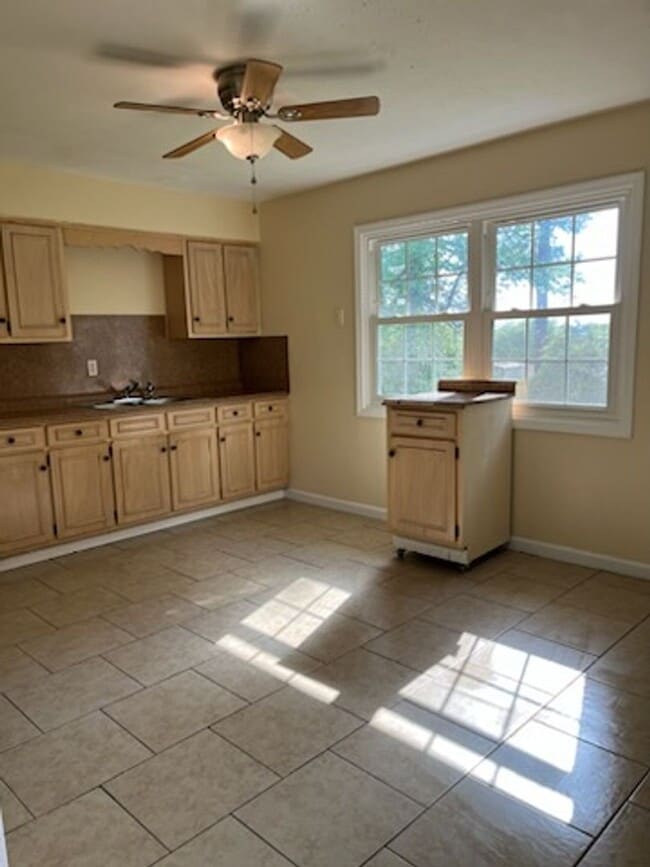 Building Photo - 419 Mt Pleasant Dr