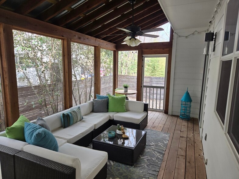 Screened porch connects garage to living room - 402 Irma Dr