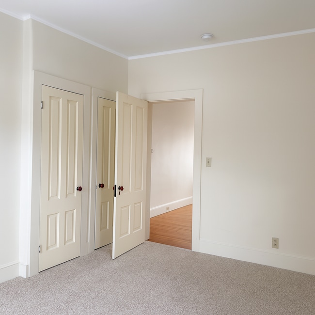 Building Photo - 14 Maple St