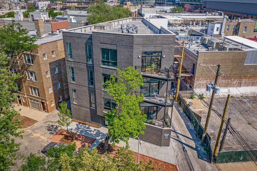 Building Photo - 1058 W Cornelia Ave