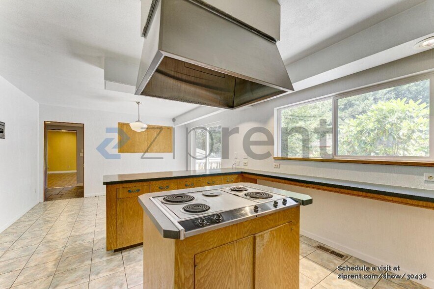 Building Photo - Unit
