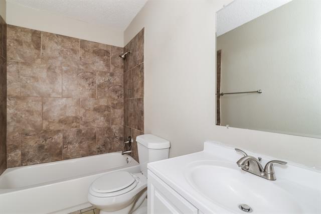 Building Photo - 2942 Mesa View Dr