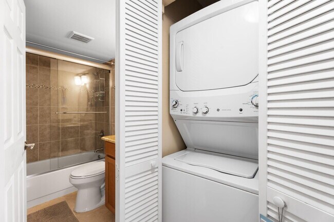 Building Photo - 7380 S Ocean Dr