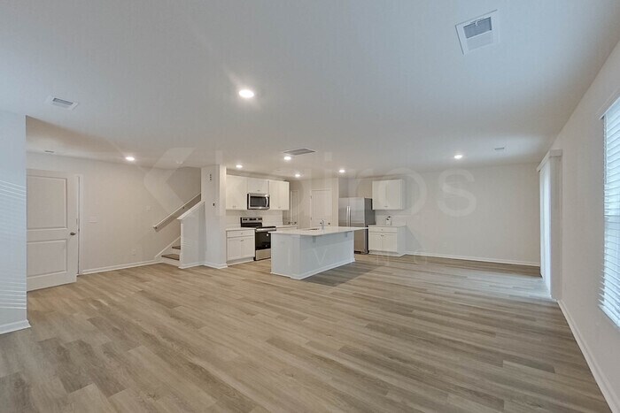 Building Photo - 117 Inez Ave