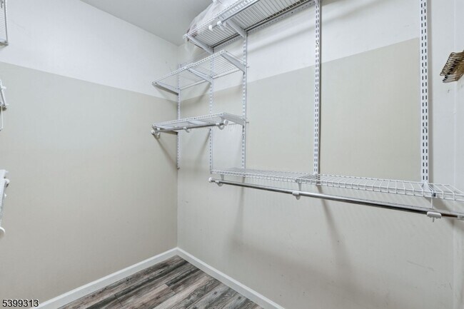 Building Photo - 253 Park Ave