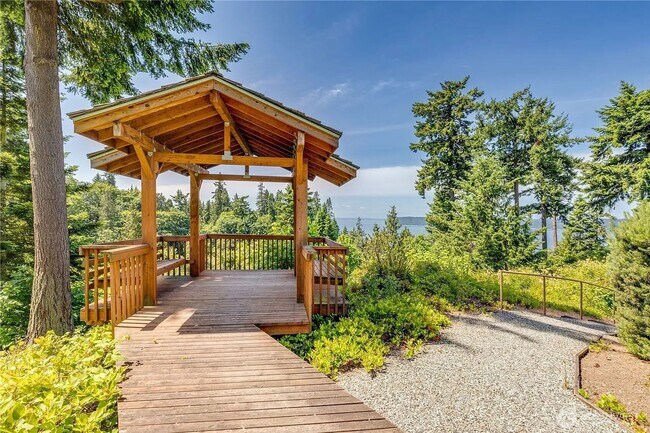 Building Photo - 1 Bed 2 Bath View Point Community TOP Floor Condo