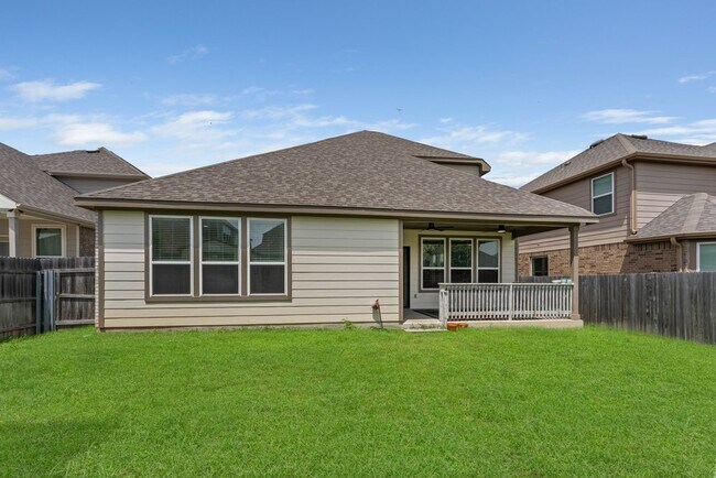 Building Photo - 942 Blue Violet