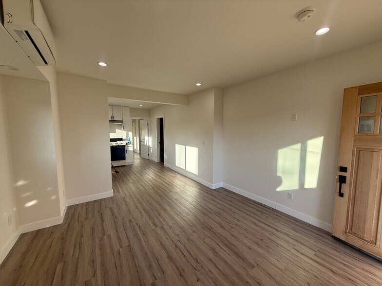 Building Photo - 3027 Lanfranco St