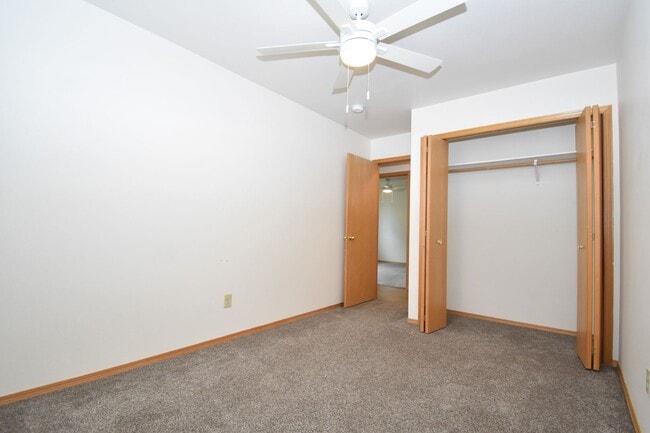 Building Photo - 3BD, 1BA Top Floor Unit