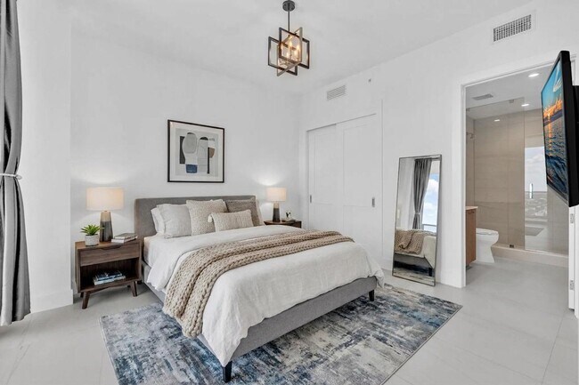 Building Photo - Stunning High-Rise Condo with Ocean Views | Prime Beach Location