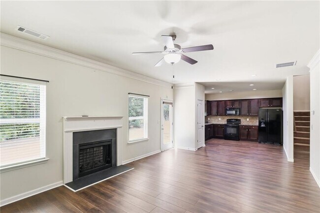 Building Photo - 906 Donington Cir SE