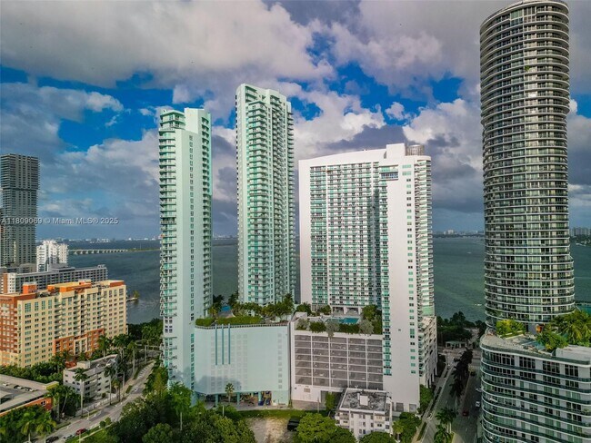 Building Photo - 1900 N Bayshore Dr