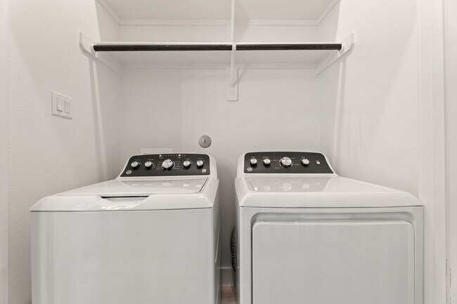 Building Photo - 8521 Brandon St