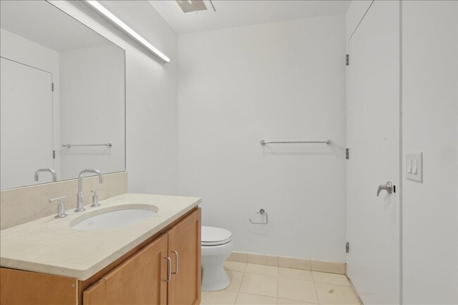 Building Photo - 389 Washington St