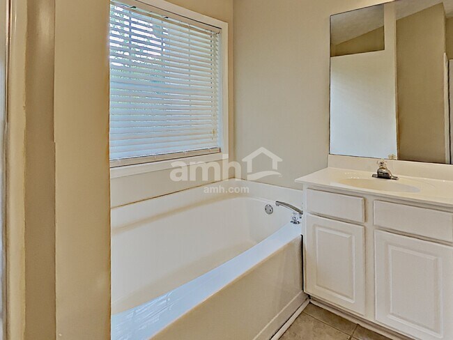 Building Photo - 2257 Caneridge Trail SW