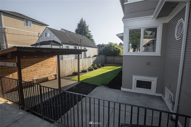 Building Photo - 2123 Hoyt Ave