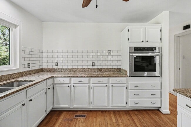 Building Photo - Large 4 Bedroom/2 Bathroom Home in Bon Air ***Available Early/Mid April***