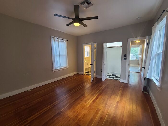 Building Photo - 710 N 6th Ave