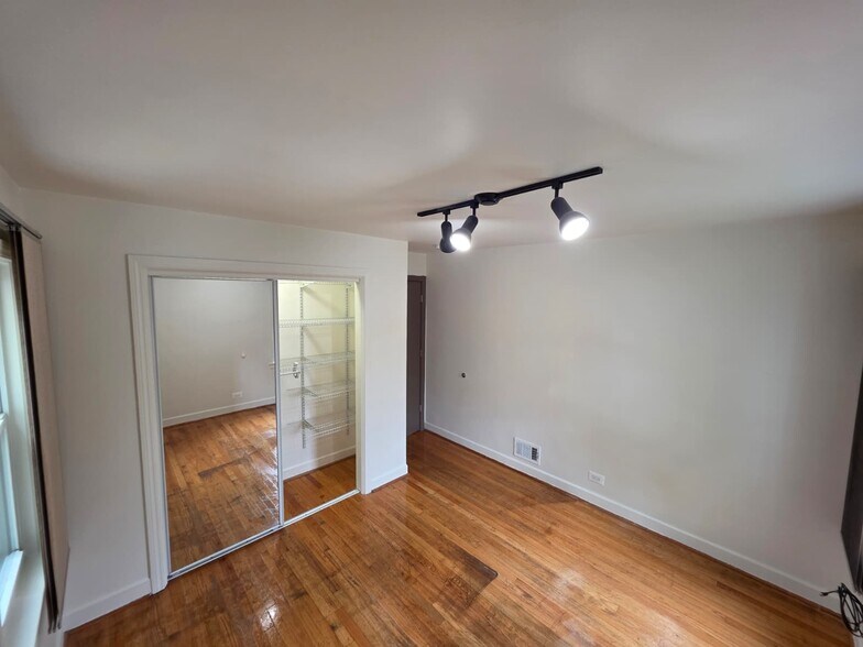 Building Photo - 8206 Kilpatrick Ave