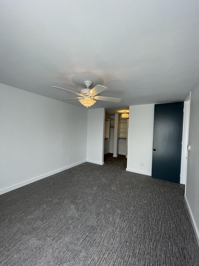 Building Photo - 6455 La Jolla BoulevardUnit 245 Ln