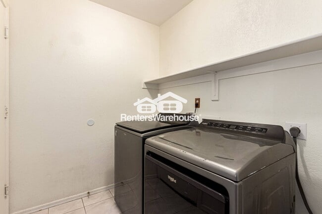 Building Photo - 8622 W Davis Rd