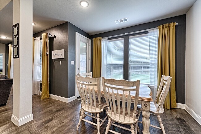 Building Photo - 3515 Washington Dr