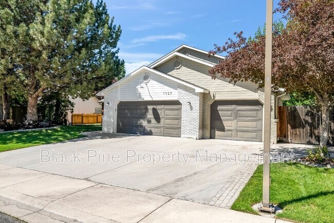 Building Photo - 1127 N Echohawk Way