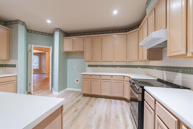Building Photo - 8421 Cahill Dr