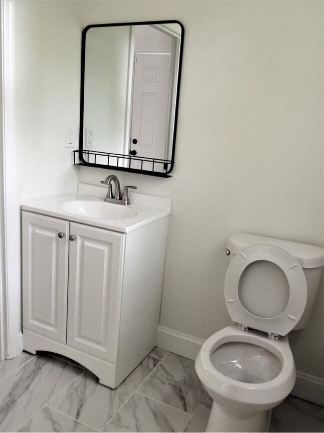 Building Photo - Newly Renovated 3 Bedroom 2 Bathroom House...