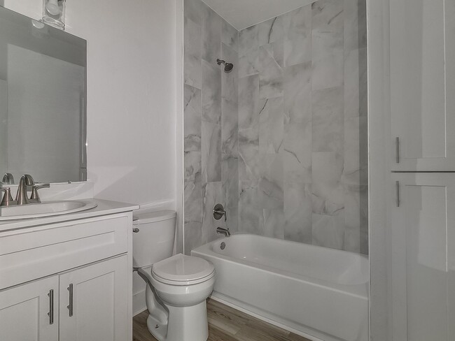 Building Photo - Beautifully Remodeled 2 bed / 1 bath