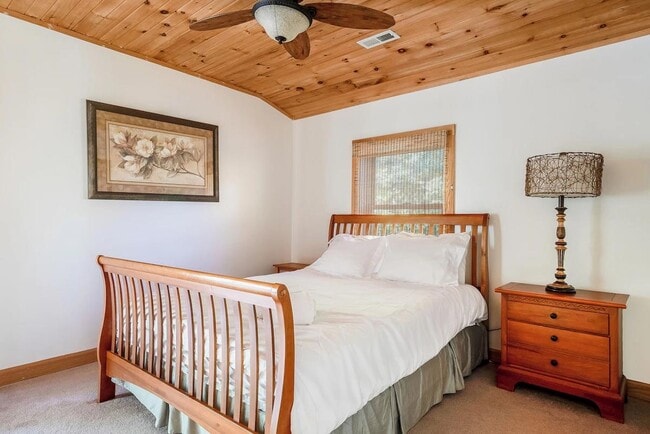 Building Photo - 223 Turkey Dr