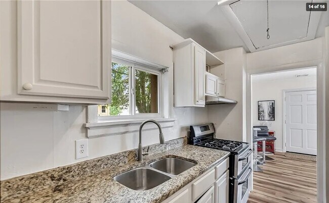 Building Photo - 2307 1st Ave