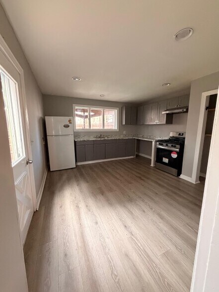 Building Photo - 709 W Marshall St